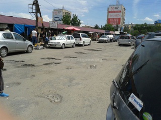 Когда отремонтируют разбитую дорогу между Орто-Сайским рынком и «Космопарком»? - читатель <b>(фото)</b>
