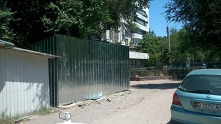 Бишкекглавархитектура сообщала, что остановила незаконное строительство объекта над входом в бункер, но его почти достроили, - читатель <b><i>(фото)</i></b>