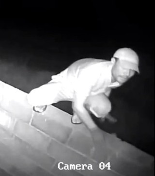 4 человека ограбили дом в жилмассиве «Кок-Жар», лица 2-х из них засняла камера, - читатель <b><i>(видео)</i></b>