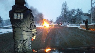 По улице Льва Толстого горел автомобиль, - читатель <b><i>(фото, видео)</i></b>