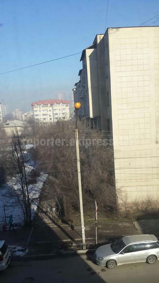 «Бишкексвет» объяснил, почему по улице Боконбаева днем горели фонари ночного освещения
