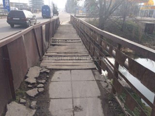 Реконструкция моста по ул.Ауэзова будет производиться летом при условии, что ТЭЦ Бишкека будет нести нагрузку не более 50 МВт и подача техводы будет по Аламединскому быстротоку