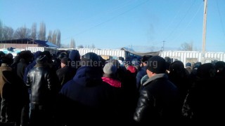Жители Ат-Башинского района митингуют в знак протеста против отмены 50% надбавки к зарплатам за высокогорность, - читатель <b><i>(фото)</i></b>