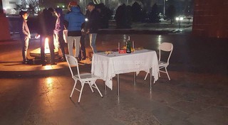 Свердловский акимиат Бишкека ищет организаторов романтического ужина на площади Победы, чтобы наказать их