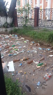 В Оше по ул.Ленина канал забит мусором (фото)