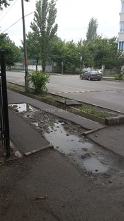 Читатель интересуется, когда восстановят участок тротуара по Суеркулова рядом со школой №62 <i>(фото)</i>
