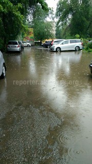Состояние улиц в Бишкеке после дождей <i>(фото)</i>