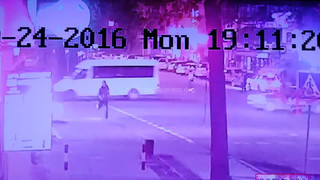 На перекрестке Абдрахманова-Токтогула сбили парня, перебегавшего дорогу на красный сигнал светофора <i>(видео)</i>
