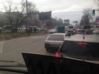 На перекрестке Салиевой-Курманжан Датки маршрутка сбила пешехода (фото)