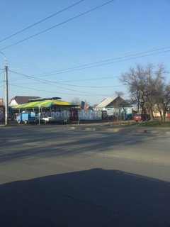 На пересечении переулка Иркутский и улицы Гагарина дорожный знак «пешеходный переход» стоит под наклоном (фото)