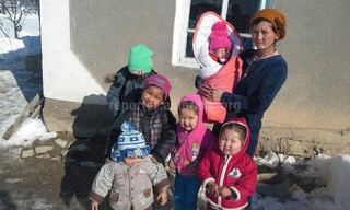 Аксыдагы 28 жаштагы келин Кыргызстандагы эң жаш «Баатыр эне» наамын ала албай жатат, - окурман <i>(фото)</i>