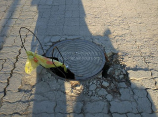 Бишкекская городская телефонная сеть примет меры по замене аварийного люка на Московской-Тоголока Молдо