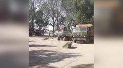 Водители грузовых машин устроили стоянку на улице Садыгалиева