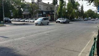 На пересечении улицы Карасаева и Байтик Баатыра необходимо обновить «зебру», - бишкекчанин (фото)