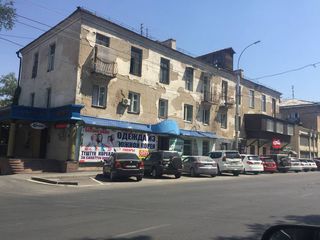 Бишкекчанин просит прикрыть фасад дома на ул.Киевской (фото)