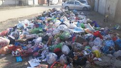 В Оше на улице Карасуйской не вывозят мусор