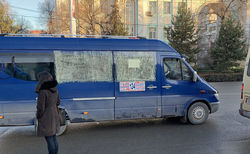 В Бишкеке ездит маршрутка без окон. Фото