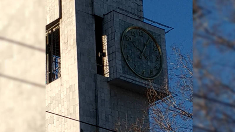 Видео — Центральные часы Бишкека спешат
