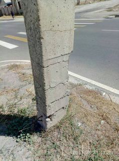 В Бишкеке на ул.Чортекова столб линии электропередач находится в аварийном состоянии (фото)