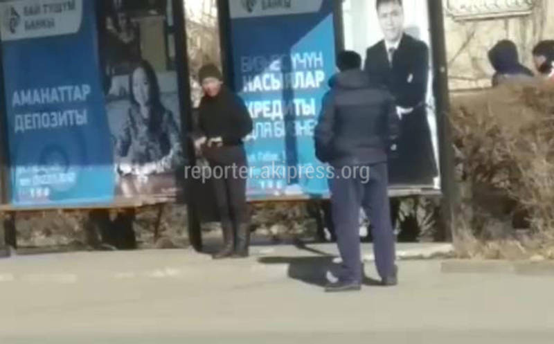 Видео — Жителя Каракола «поймали» за рукоблудием на улице