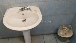 В Свердловском акимиате грязные туалеты, - бишкекчанин (фото)