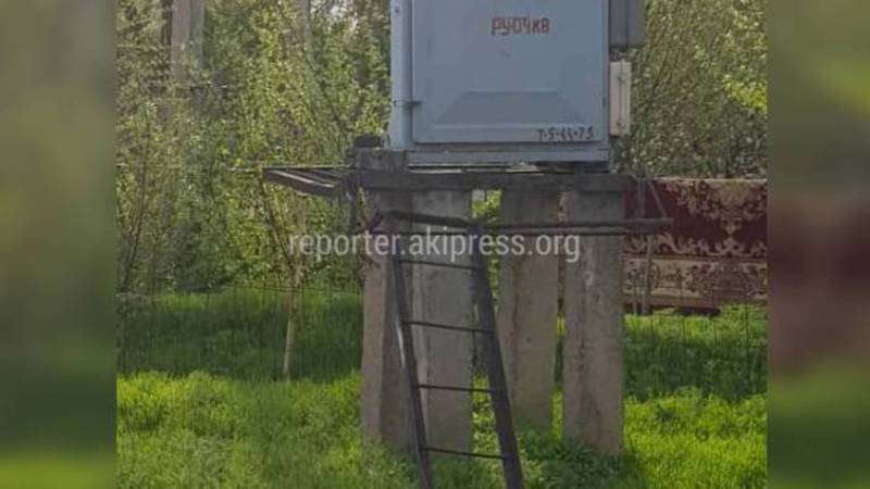 В селе Первомайское нет ограждения трансформаторной подстанции (фото)