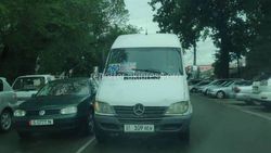На ул.Асаналиева водитель маршрутки №260 выехал на встречную полосу движения (видео)