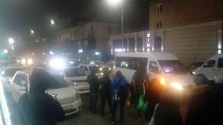 Горожанин просит навести порядок на остановке возле «Бишкек Парка» <i>(фото)</i>