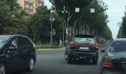 На Ч. Айтматова и Масалиева автомобиль повернул налево в неположенном месте, и создал помеху для других водителей (видео)