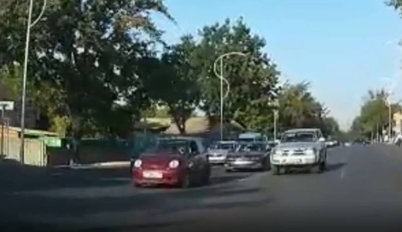 На Жибек Жолу водитель «Тойоты» выехал на встречную полосу и создал аварийную ситуацию (видео)