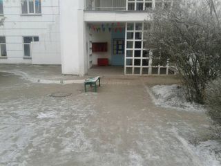 Территория столичного детсада №185 очищена от наледи, - мэрия Бишкека (фото)
