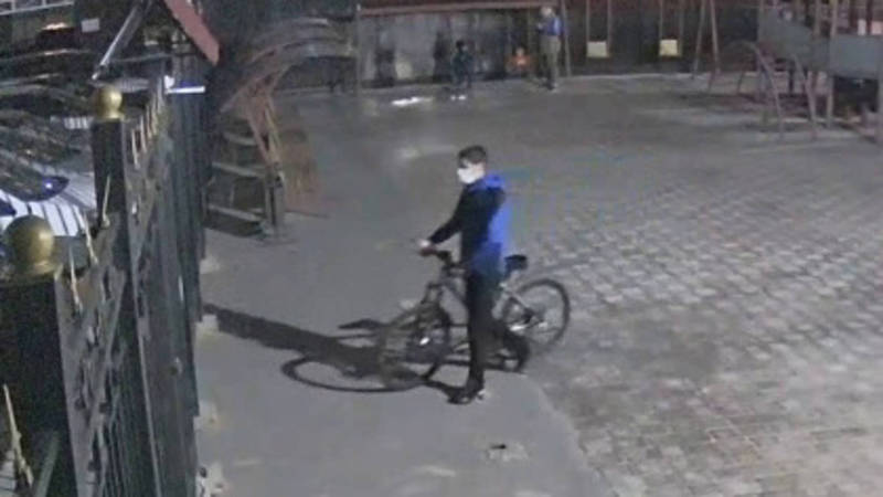 В Джале из подъезда дома украли велосипед (видео)