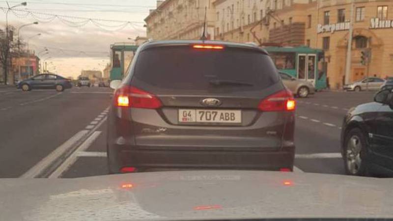В городе Минск автомобиль «Форд» ездит с кыргызским госномером принадлежащий «Лексусу» (фото)