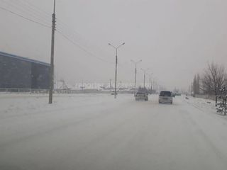 Многие улицы Бишкека не посыпаны песком и солью, - горожанин (фото, видео)