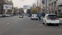 На Киевской на колесо «Субару» установили блокиратор