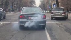 В Бишкеке «Мицубиси» сильно дымит <i>(видео, фото)</i>