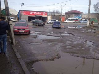 Жители жилмассива Ала-Тоо жалуются на состояние дороги на ул.Кирова (фото)