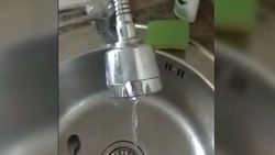 Жители Лебединовки снова жалуются на слабый напор питьевой воды
