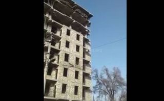 Читатель просит уточнить, соответствует ли нормам строительство здания на Жумабека-Шевченко