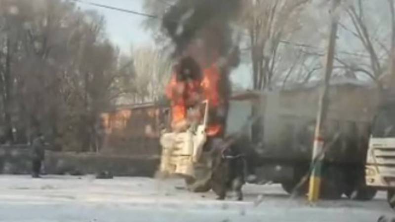 В Новопокровке сгорела кабина грузовика. Видео