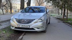 На Суеркулова-Абая водитель «Хендай» припарковался на тротуаре. Фото