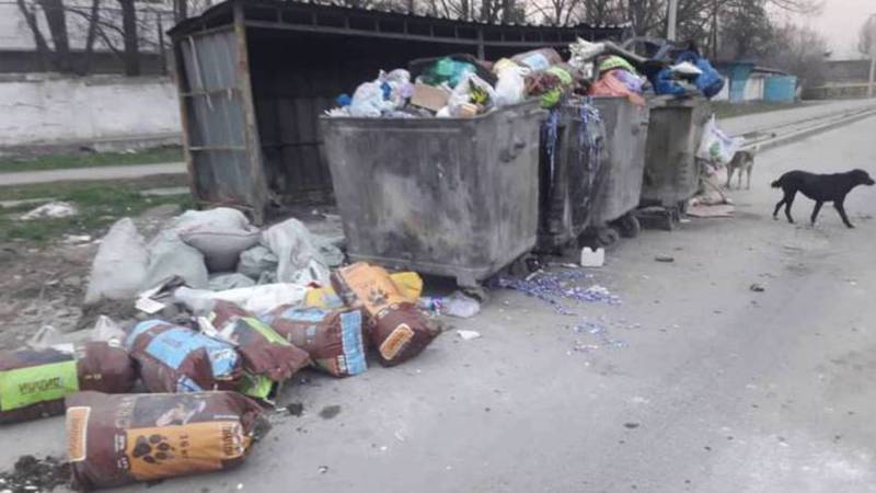 В Газгородке вывоз мусора производится каждую ночь без срыва