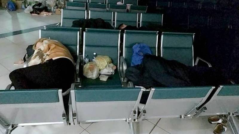 Кыргызстанцы, застрявшие в Новосибирске: Начальник аэропорту пообещал не выгонять, пока нас не заберут домой