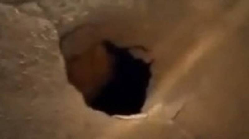 На дороге по ул.Курманжан Датка образовалась яма в асфальте, - очевидец. Видео