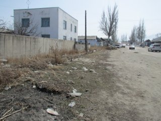 Жители Каракола жалуются на мусор на пересечении ул. Дербишева и Пржевальского <b>(фото)</b>