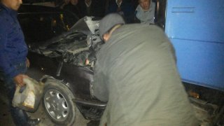 В Бишкеке автомобиль «Мерседес Бенц» столкнулся с грузовым авто <b>(фото)</b>