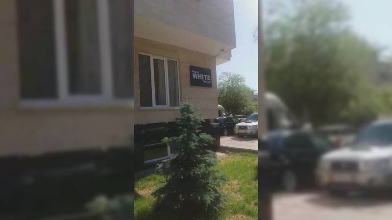 Жители дома №88/2 по улице Турусбекова жалуются на отель, который сдали под обсервацию