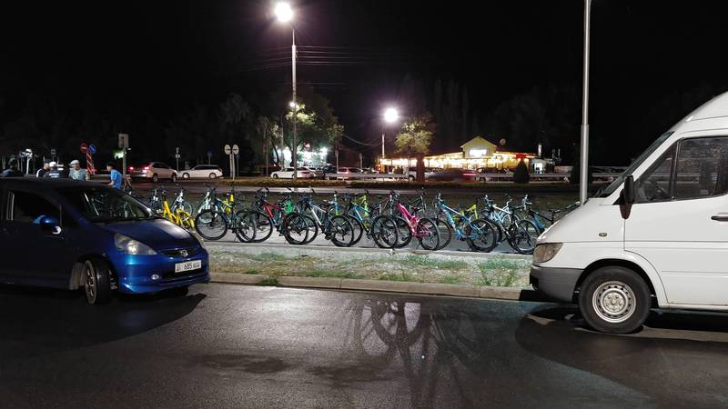 В 10 мкр продолжает работать прокат велосипедов, несмотря на запрет мэрии