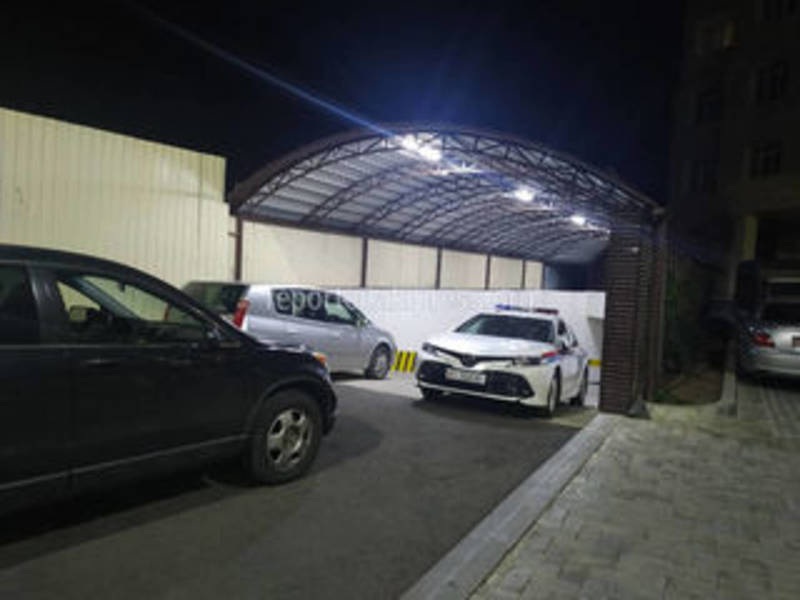 Сотрудник МВД, оставивший авто на съезде в подземный гараж, оштрафован, - ГУОБДД