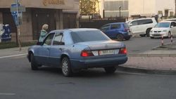 «Мерседес 230» едет против шерсти по ул.Исанова. Видео